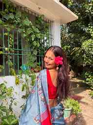 Let the flower do the talking 🌺
#post #desi #fypage