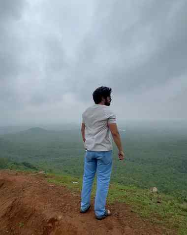 Unshakeable, even in the storm🌪
.
.
.
.
.
.
.
.
.
#indore #