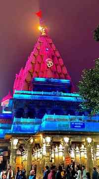 Destination reveal! 👀✨
Omi pahunchi Mahakal ke darbar 🔱🕉️