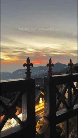 " Golden Hour Therapy " .
.
.
.
#shimla #mallroad