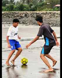 Where the beach becomes our football pitch. 🌊⚽
#football #