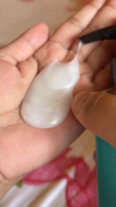 POV: You finally found a shampoo your frizzy hair might actu