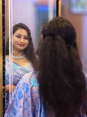 নীলাৰ মাজতেই লুকাই আছে অলপ হাঁহি, অলপ অনুভৱ 💫 💙