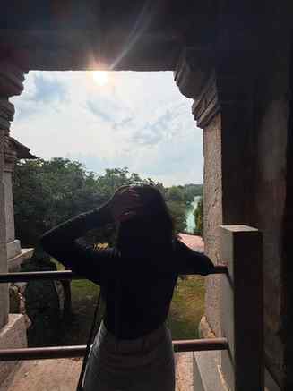 Har musafir apni manzil se pehle khud se milta hai.🛣️✨