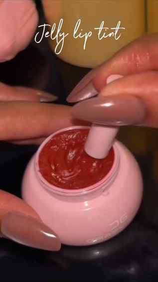 @sheglam_official 
Jelly lip blam
. 
. 
. 
. 
. 
#viral #ugc