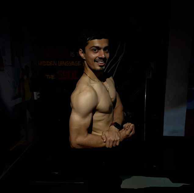 FLEX AND FLOW, WATCH YOURSELF GROW.⚡🧿
.
.
.
.
#muscularboi⚜