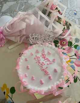 Cake, flowers & 22 energy 💕