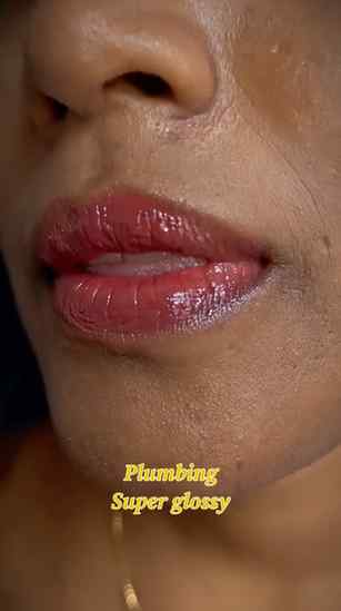 SUGAR Glide peptide Plumping Glossy Stick
One person line ab
