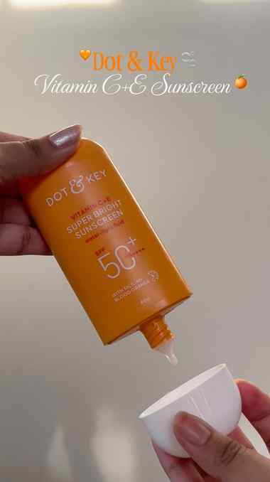 My go to Sunscreen for summer @dotandkey.skincare🧡🍊
Vita