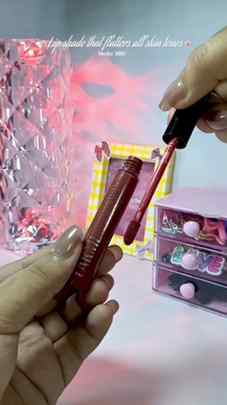 Comment 'shade' for link 🖇️
.
.
Lakme Forever Matte, Lakme
