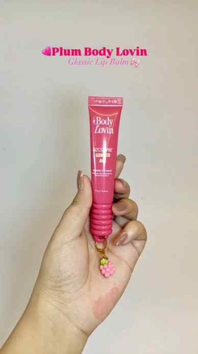 ✨ Glossy Pink Lip Balm with the Cutest Charm 🎀
.
.
@plumbod