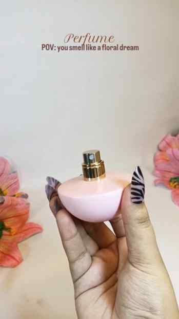 Comment for link🌷
A soft peachy floral scent with a warm va