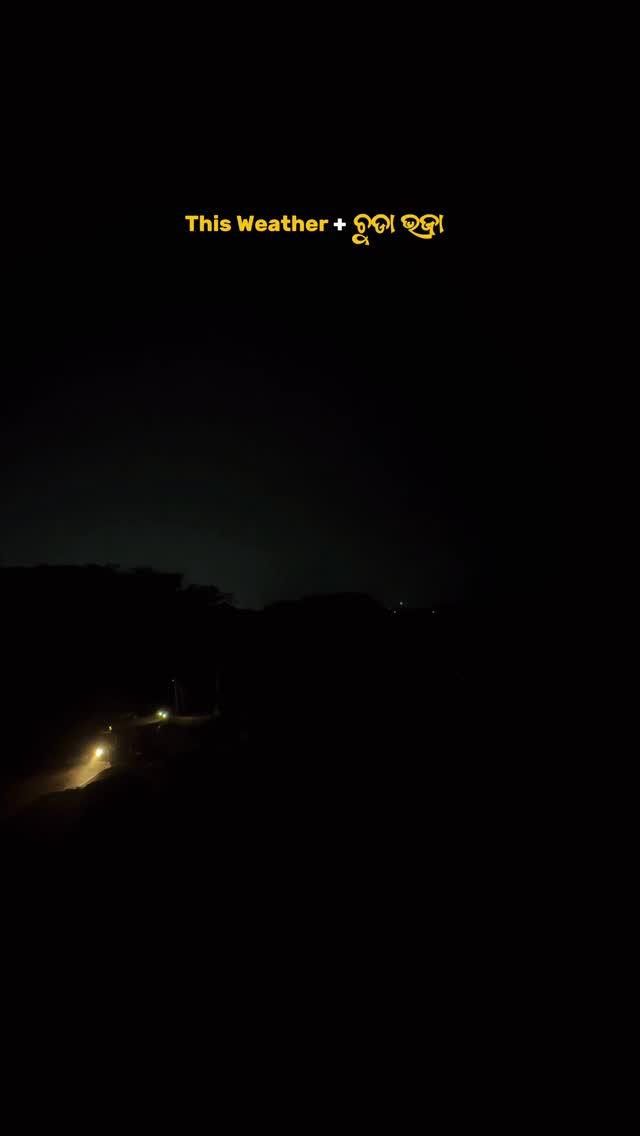 Rainy + Chuda Bhaja 🌧️✨
Drizzling rain, cool breeze, and a 