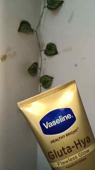 ✨POV: soft skin, hello glow! ✨🤍
Vaseline Gluta-Hya, Gluta-