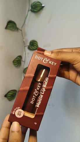 COMMENT FOR 💌
Glossy lips, hello glow! 💋✨
dot & key lip