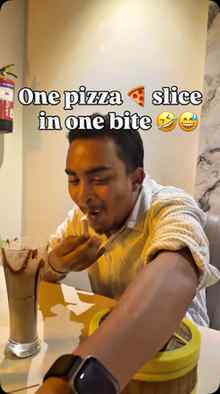 Ek bite pe ek pizza 🍕 slice kha paoge kya aap log comment m