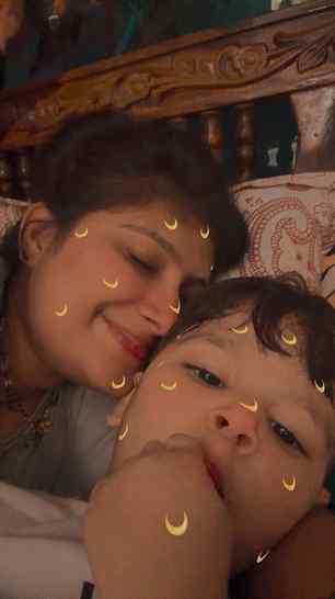 मेरी दुनिया का सबसे प्यारा फूल 🌸❤️
mom and son, mother son