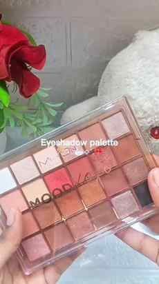 Obsessed is an understatement π©β¨ Swatching this stunning ey
