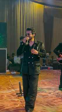 From last night’s show❤️
AKASH BARNABAS LIVE!

The team-
Voc