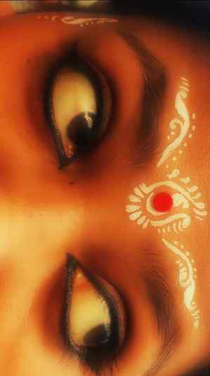 The beauty of Bangali eyes (kala jaadu)...