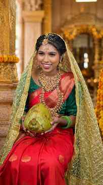 The beauty of tradition never goes out of style. 🌺She didn’