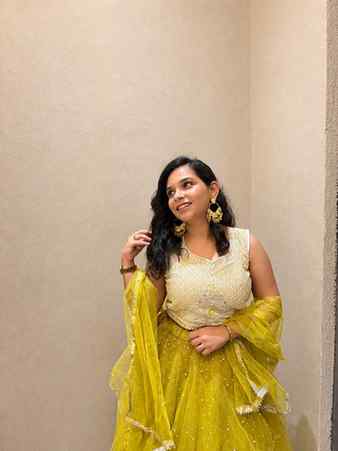 My go-to Haldi / Mehendi Guest Look 💛
Outfit deets in comme