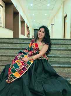 My poshak reflects the richness of Rajasthani traditions
#ra