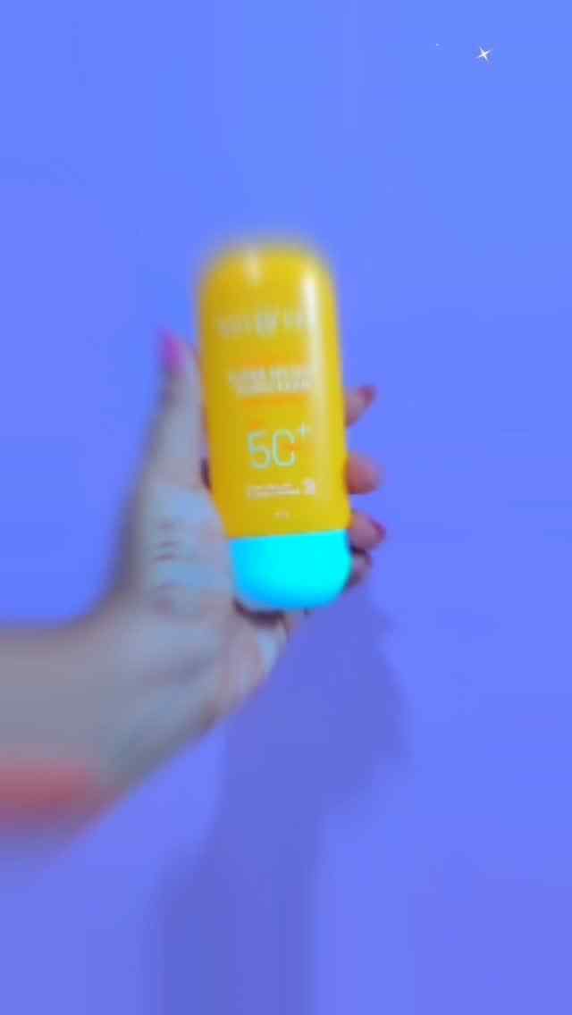 Sunscreen jo lagao aur bhool jao 😍
Dot & Key SPF 50+ PA+++