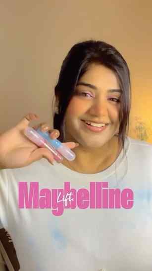 Glossy lips, effortless shine. 💖✨
Loving the new Maybellin