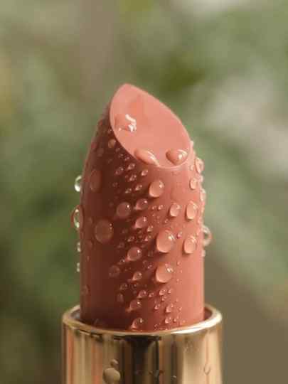 Dewy nude perfection and a heart full of gloss—obsessed with