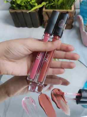 The kind of lipstick that makes you stop scrolling. 💋
One