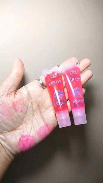 B&B Beauty & Bobe Lip Oil 💖
.
.
Hydrating, glossy, and sup