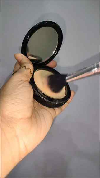 Your everyday makeup essential for that flawless, matte fini