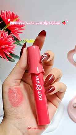 POV: You found your lip saviour 🍓
@dotandkey.skincare 
.
.
