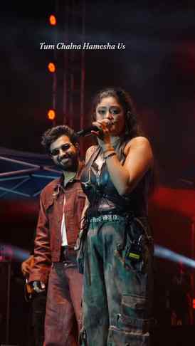On repeat... ❤️
Jab music dil ko touch kar jaaye, to video k