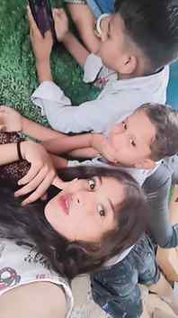 Jha jaati hu bachhe se dosti kr letihu