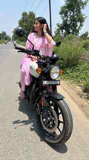 Suit & Enfield vich Gediya !!
#royalenfield #royalenfieldh