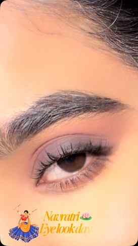 Navratri 🪷 
Eyelook day4

(Navratri special eye makeup, Gar
