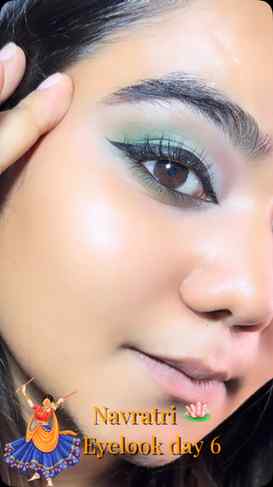 Navratri 🪷
Eyelook day 6

(Navratri special eye makeup, Gar