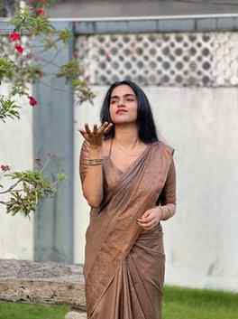 maybe I’m a little too in love with this saree. last one, I
