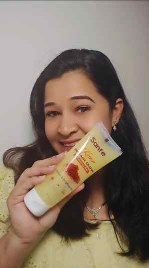 Say goodbye to dead skin with Sanfe's gentle exfoliator! 🙌