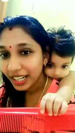 എന്റെ ലോകം മുഴുവൻ ഈ കുഞ്ഞു കൈകൾക്കുള്ളിലാണ്... അമ്മയുടെ കുറു