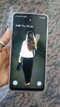 I finally treated myself to a new phone with my salary.
.
.