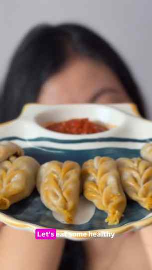 Some cravings just deserve a whole plate. 🥢🥟100% vegetaria