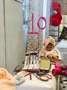 Mirror, mirror on the wall, who’s the cutest of them all? ✨
