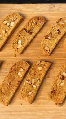 Eggless, whole wheat almond biscotti 🌰✨
Perfect for festive