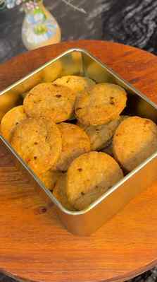 Whole wheat spicy cheese biscuits 🧀
A savoury little addit
