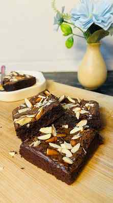 No Maida Almond Brownies 🍫
Eggless, fudgy & chocolatey 🤎

