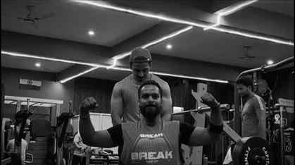 "Lift. Sweat. Repeat."
.
.
.
.
.
.
.
#reels #gymbro #gympart