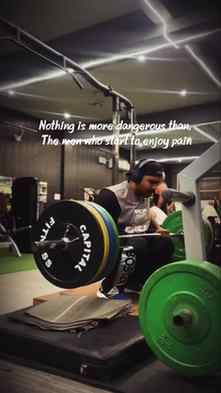 Men are simple 😇.
.
.
.
.
@akkytyagi_trainer try to copy